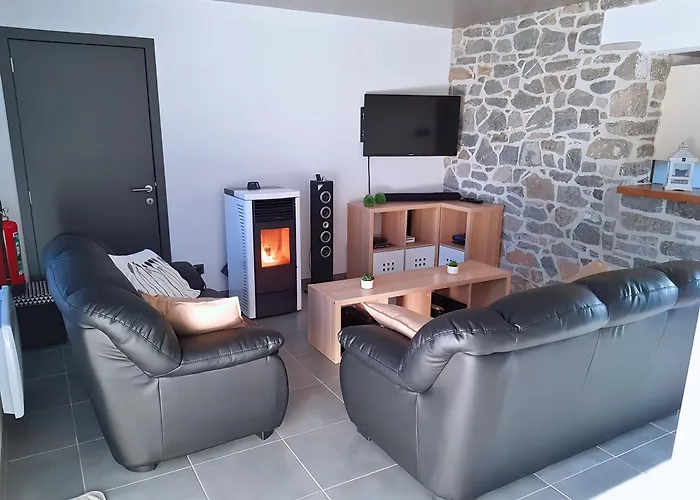 Au Chant Des Roches - Parking - Wifi - Terrasse - Chambres Familiales - Cerfontaine